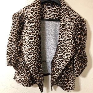 Cropped leopard blazer